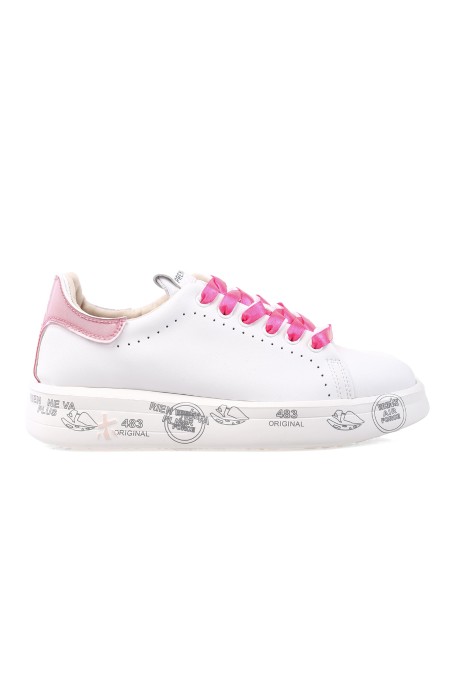 Shop PREMIATA Saldi Scarpa: Premiata sneakers "Belle".
Pelle bianca con punta arrotondata e dettaglio in tessuto rosa perlato sovrapposto alla pelle bianca sul tallone.
Logo Premiata sulla linguetta e suola oversize in gomma caratterizzata dai leggendari timbri che rinforzano l'unicità del Brand.
Altezza Suola 4,2 cm.
Fusbet Interno 24,8 cm.
Suola: 85% EVA 15% Gomma.
Tomaia: 75% Pelle di vitello 15% PA 10% PU.
Fodera: 86% Pelle di capra 14% Pelle di vitello.
Fabbricata in Vietnam.. BELLE-6281